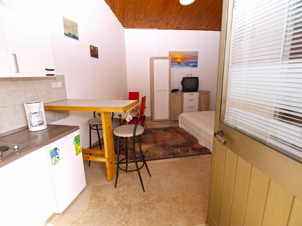 Ivanka 1056 Apartment